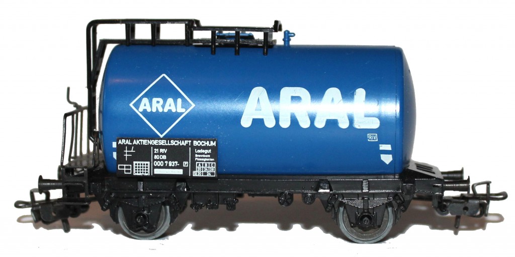 4646