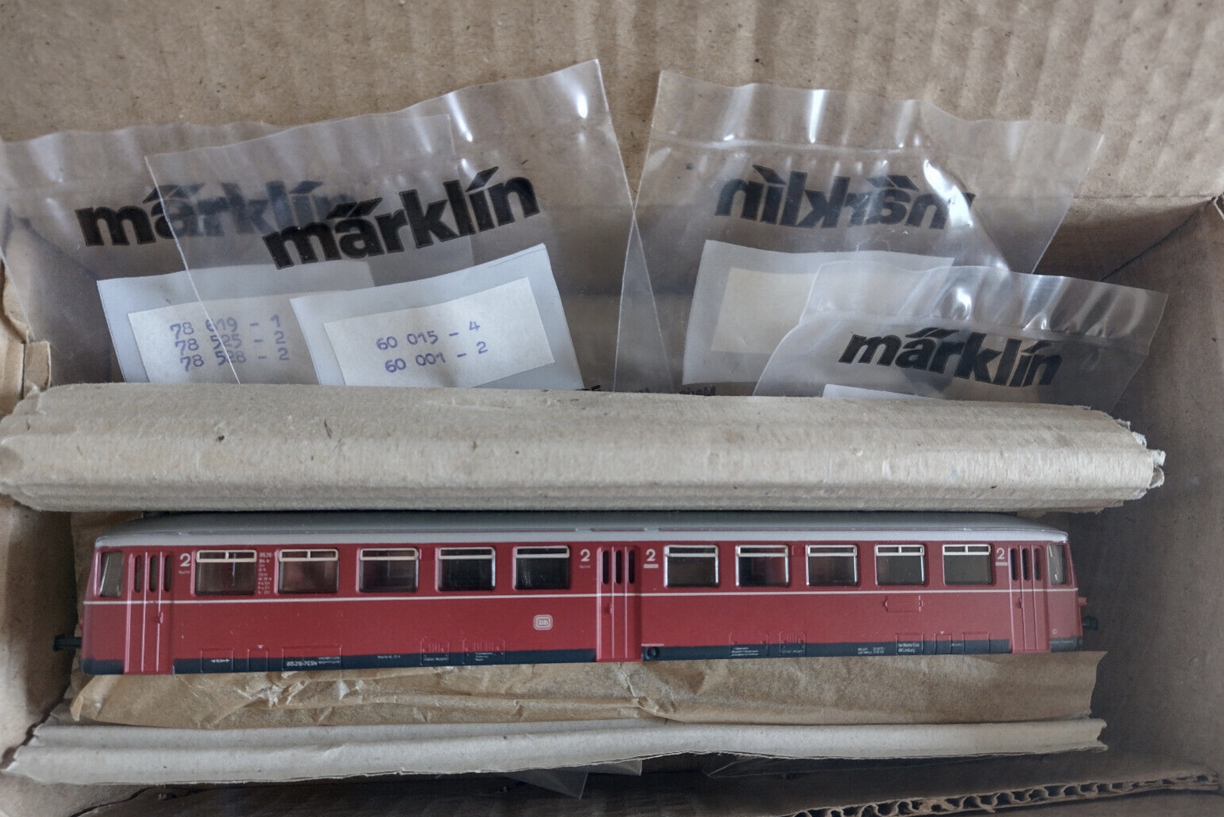 3976 Elektrischer Akkumulatortriebwagen mit Beiwagen ETA 515/815 Screenshot