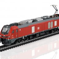 38900